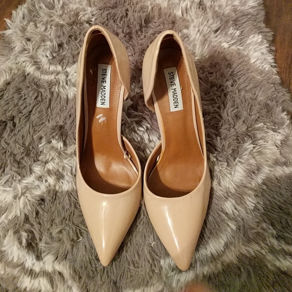 Size 8.5 Steve Madden nude pumps